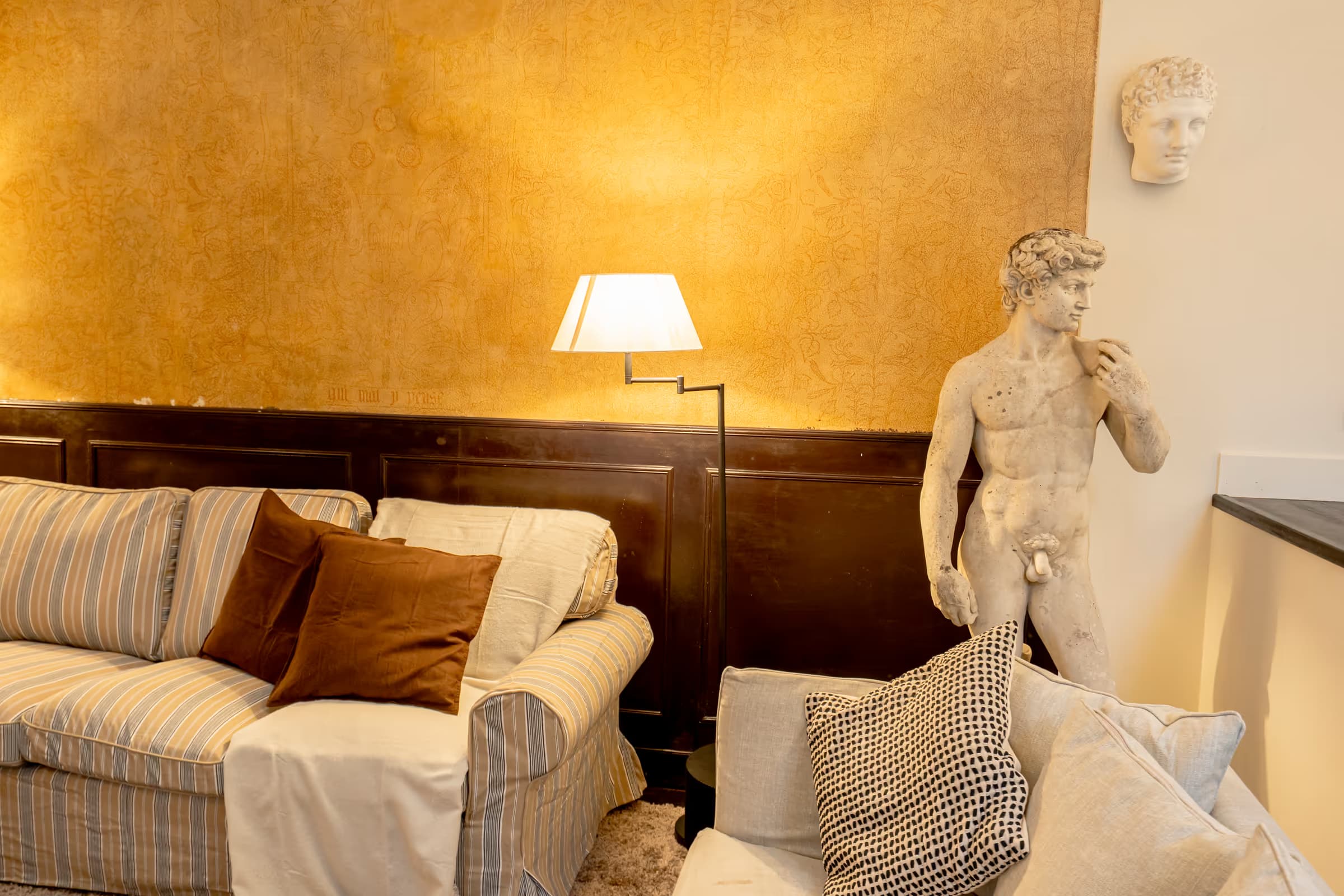 Old Brick thumbnail 7