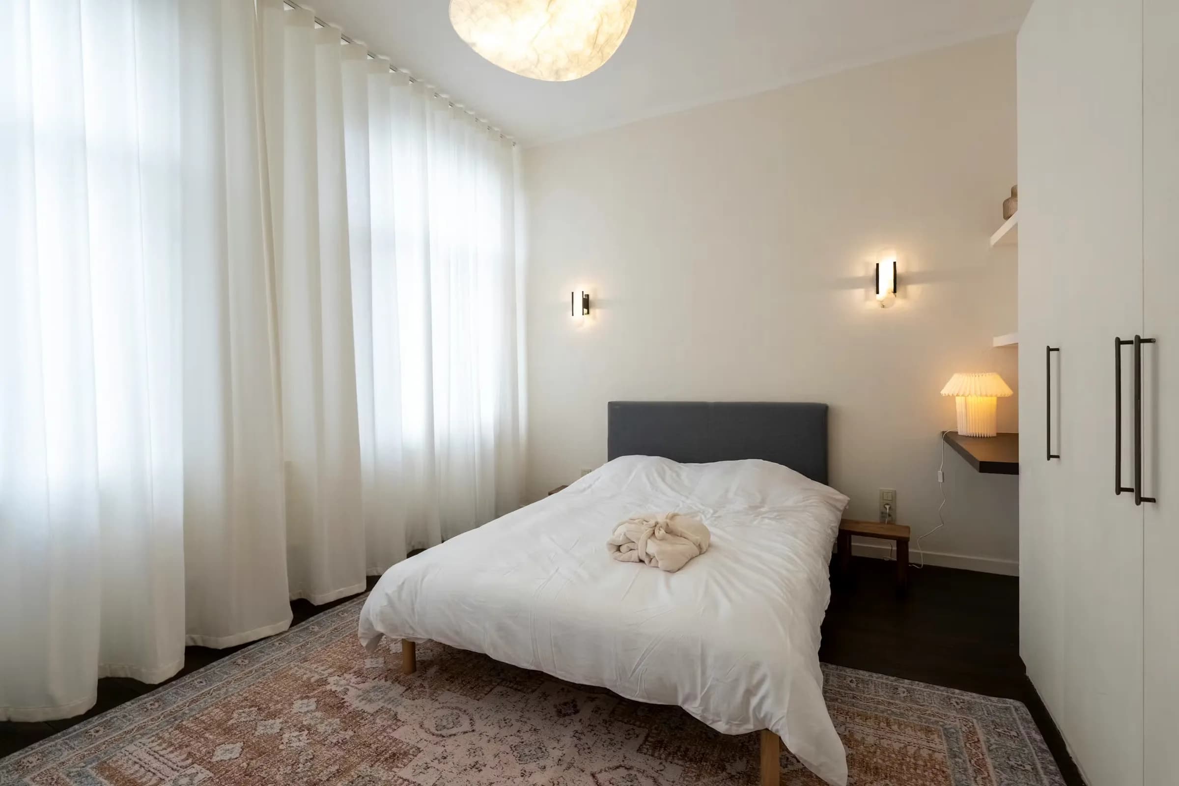 3. Сoliving room – Street Side photo 1