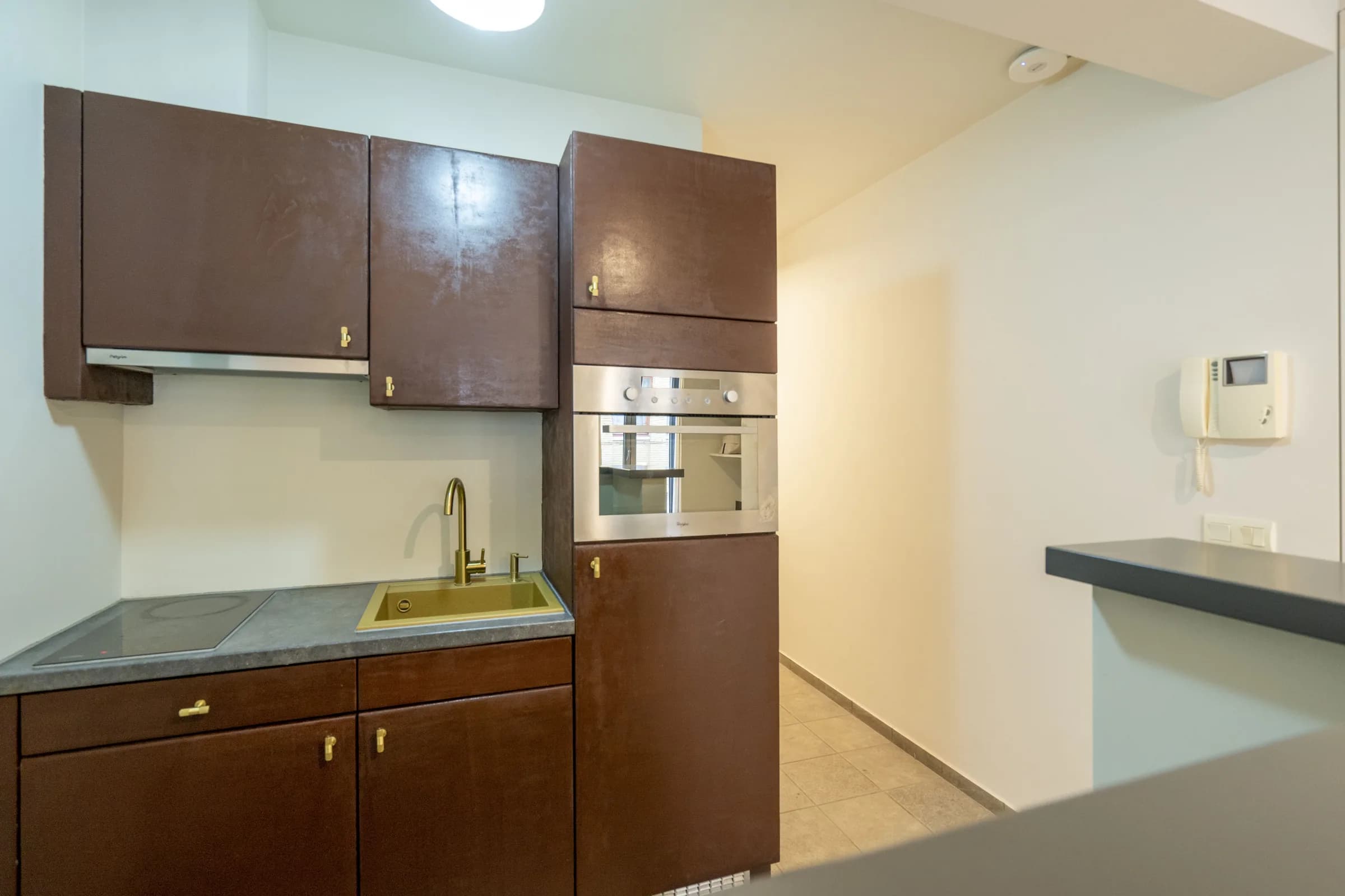 2. Private apartment, street-side thumbnail 10