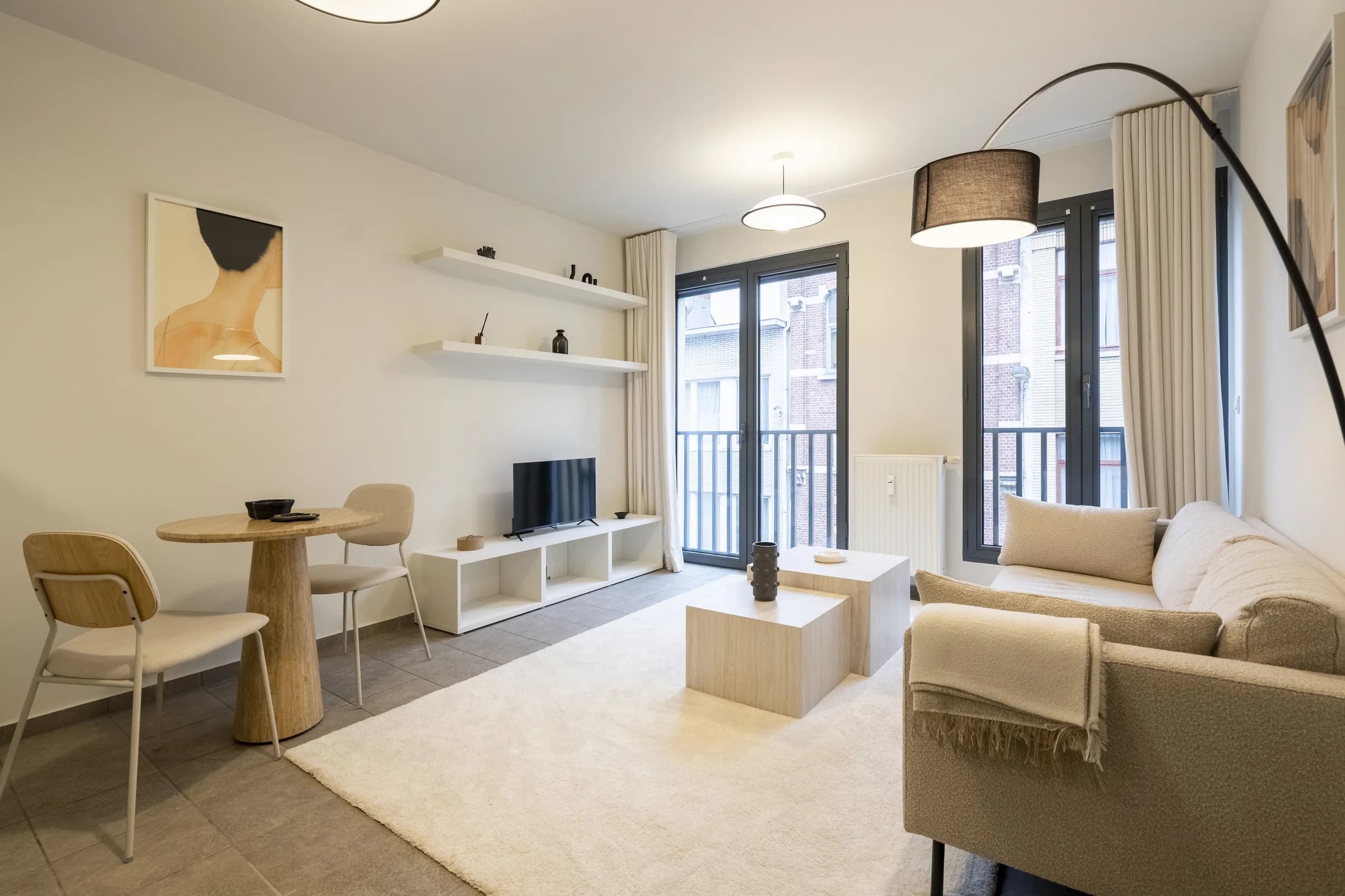 4. Studio, street-side thumbnail 2