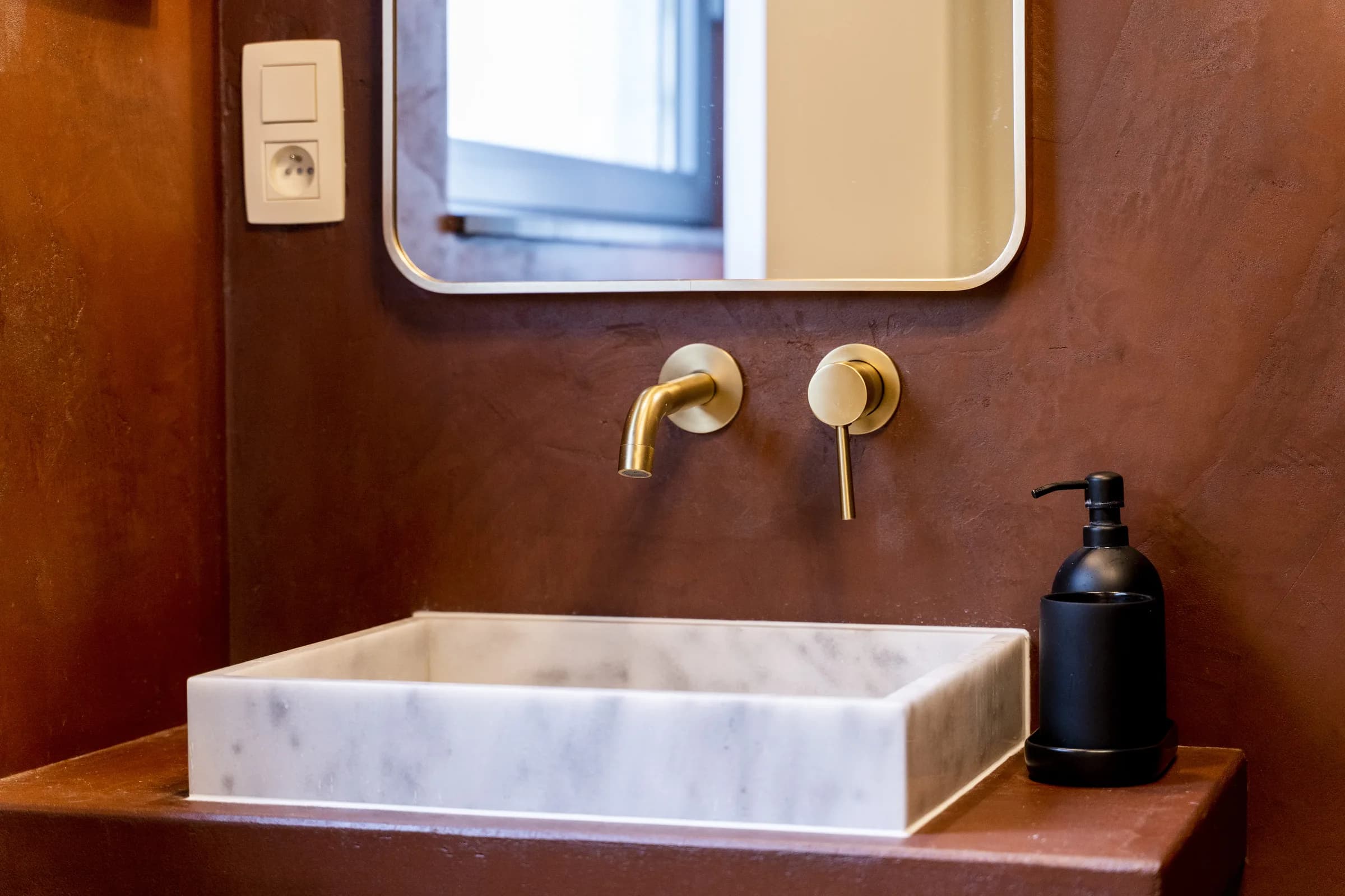 7. Studio, street-side thumbnail 15