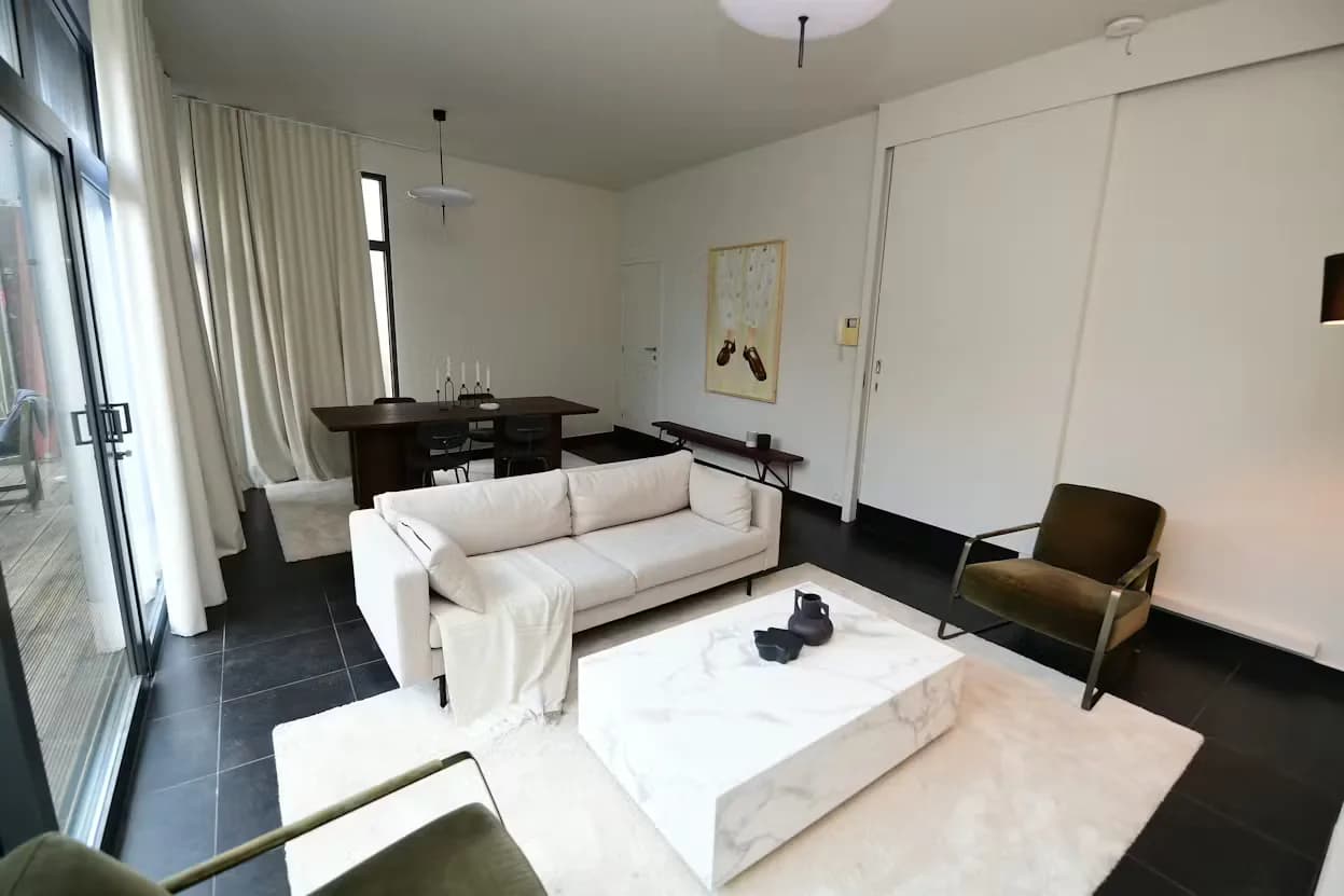 8.  Rooftop Apartment. Room 2 thumbnail 4