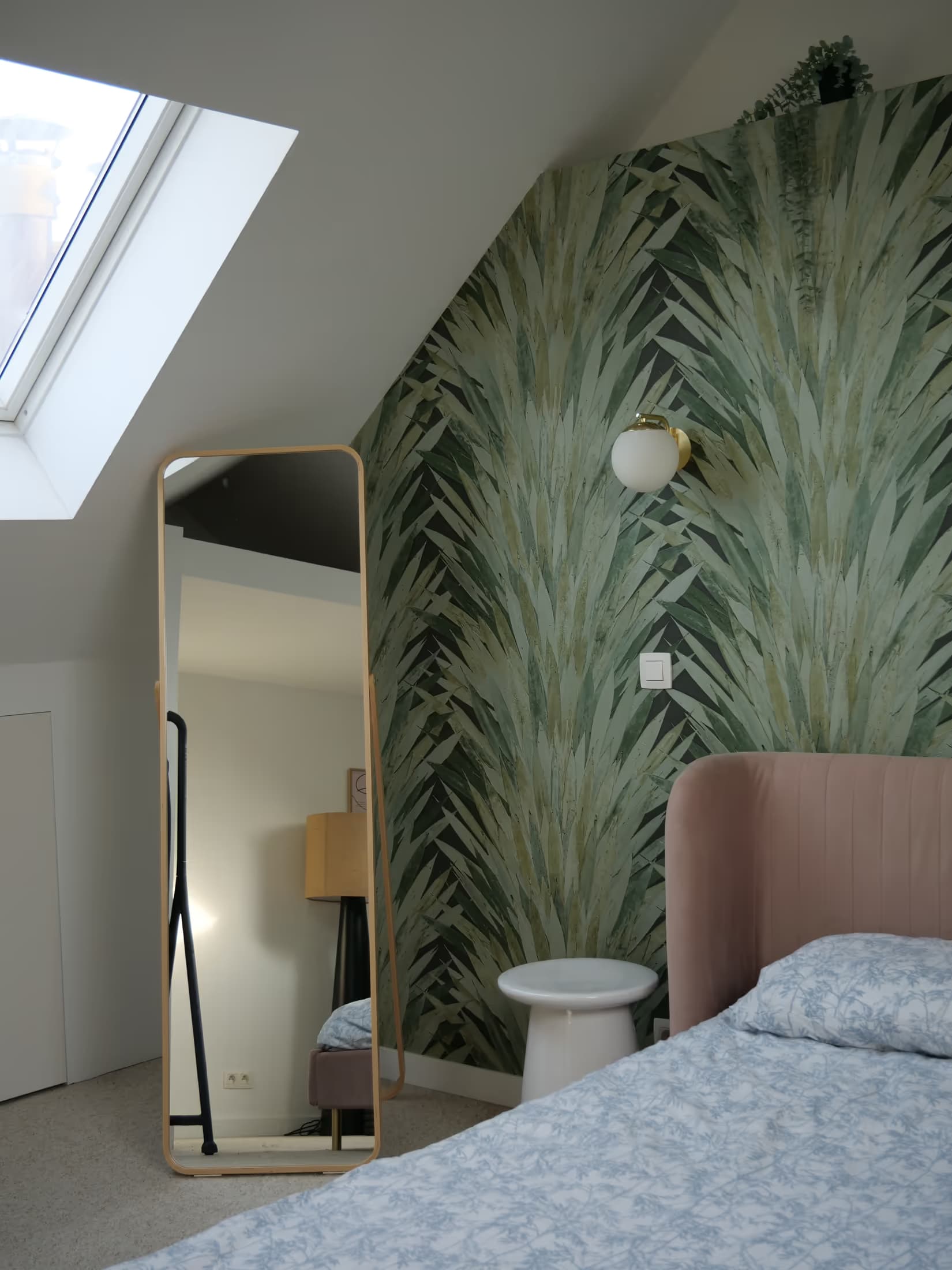 4. Co-living room — Attic thumbnail 3