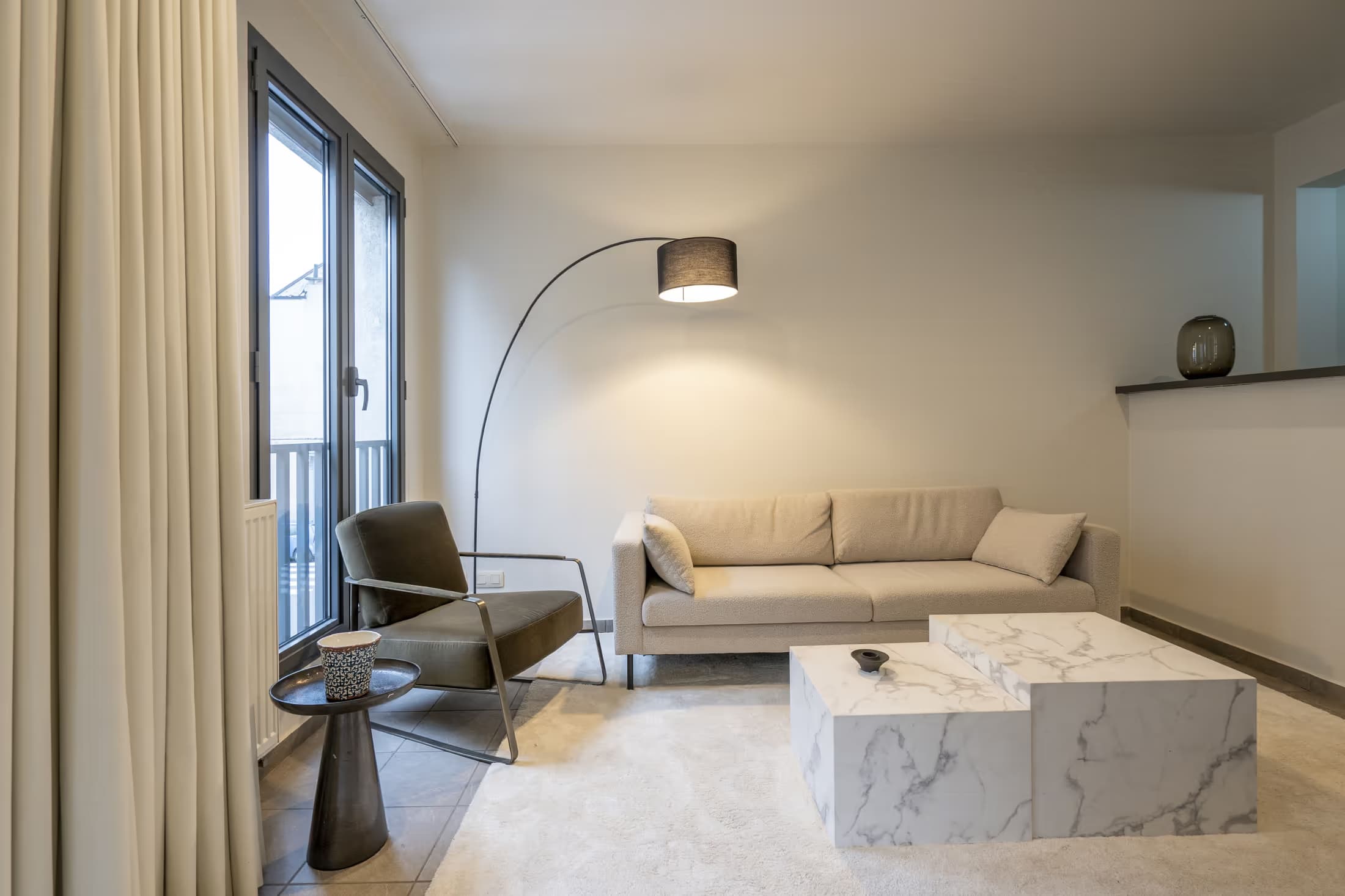 2. Private apartment, street-side thumbnail 13