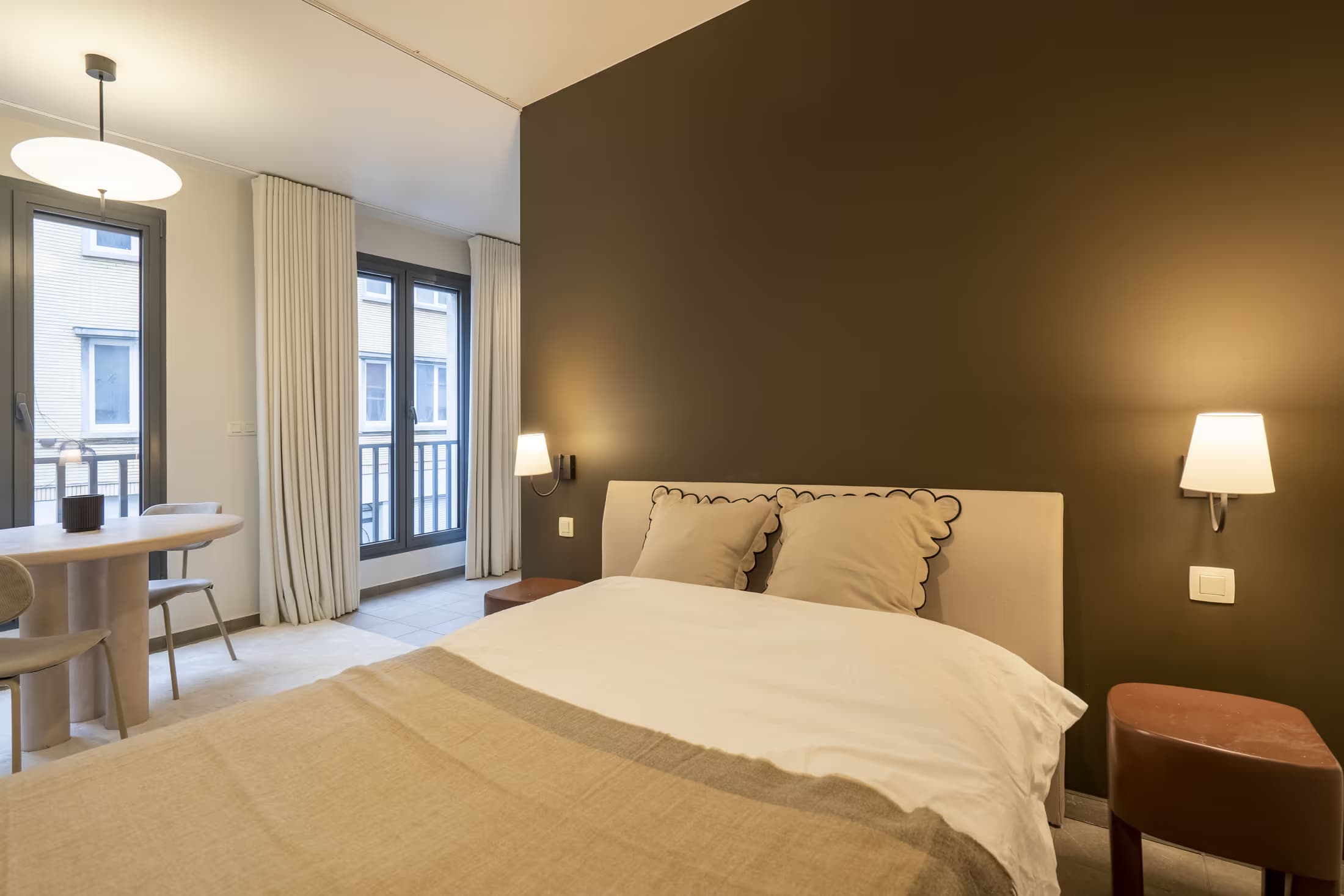 2. Private apartment, street-side thumbnail 18