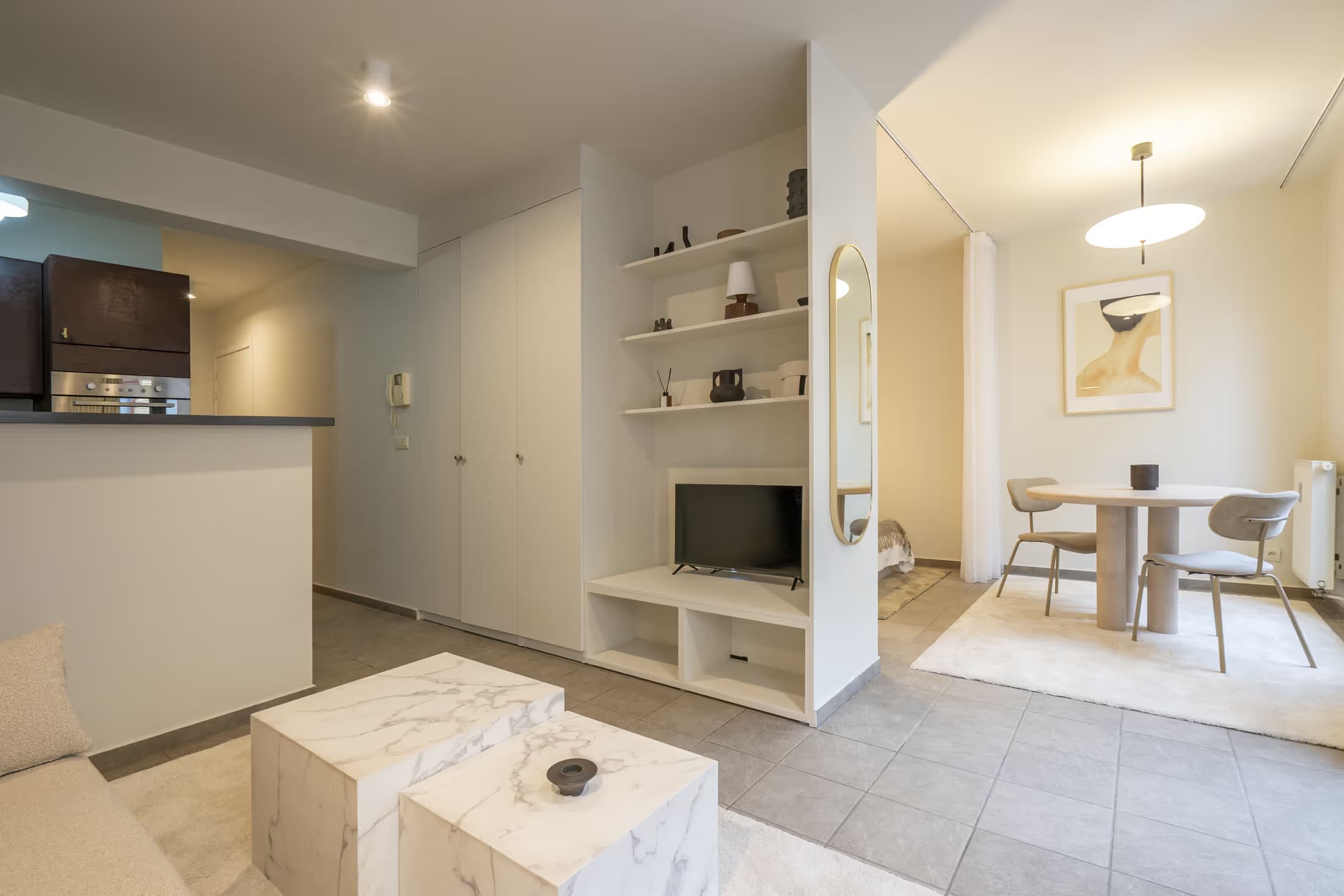 2. Private apartment, street-side thumbnail 19