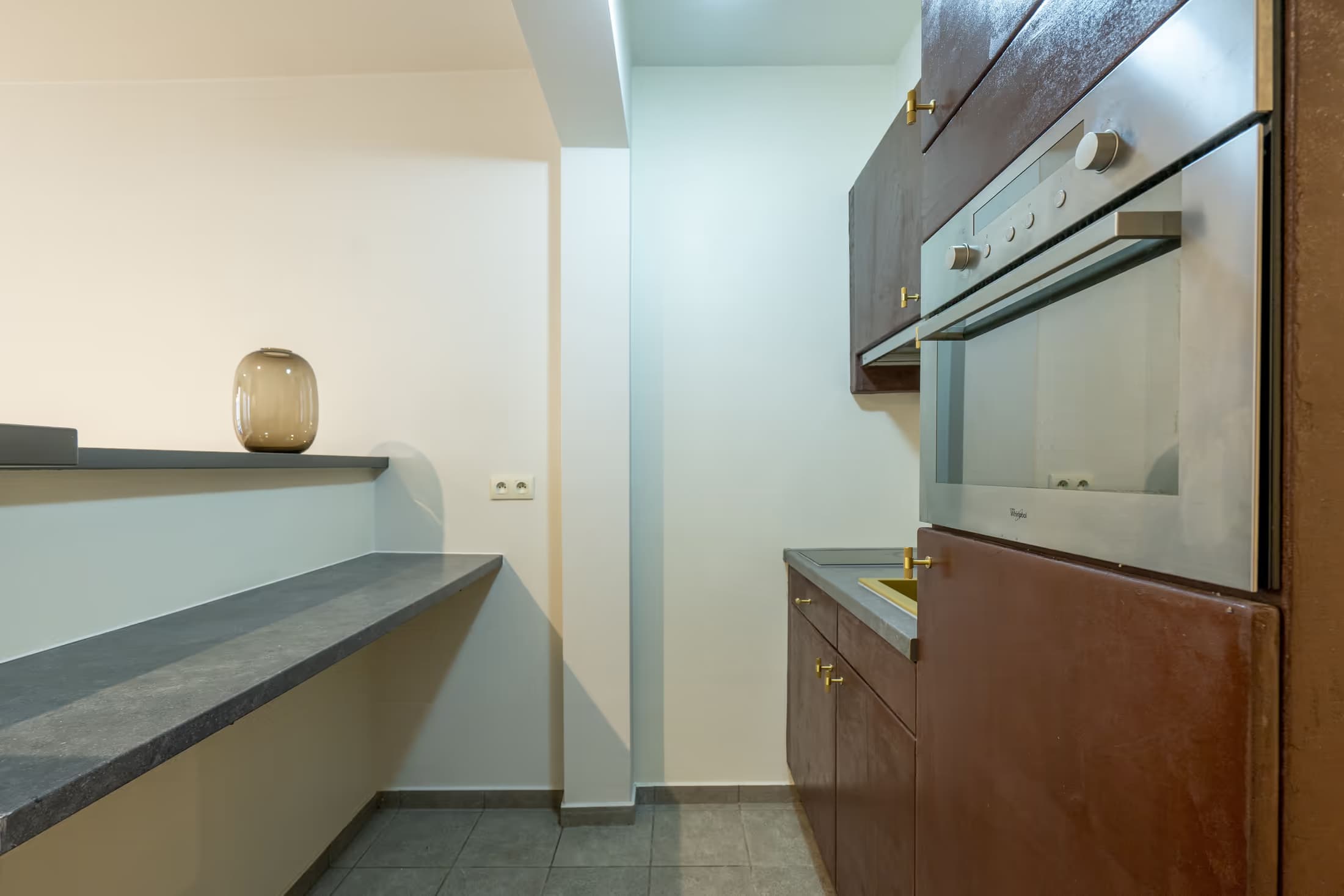 2. Private apartment, street-side thumbnail 21