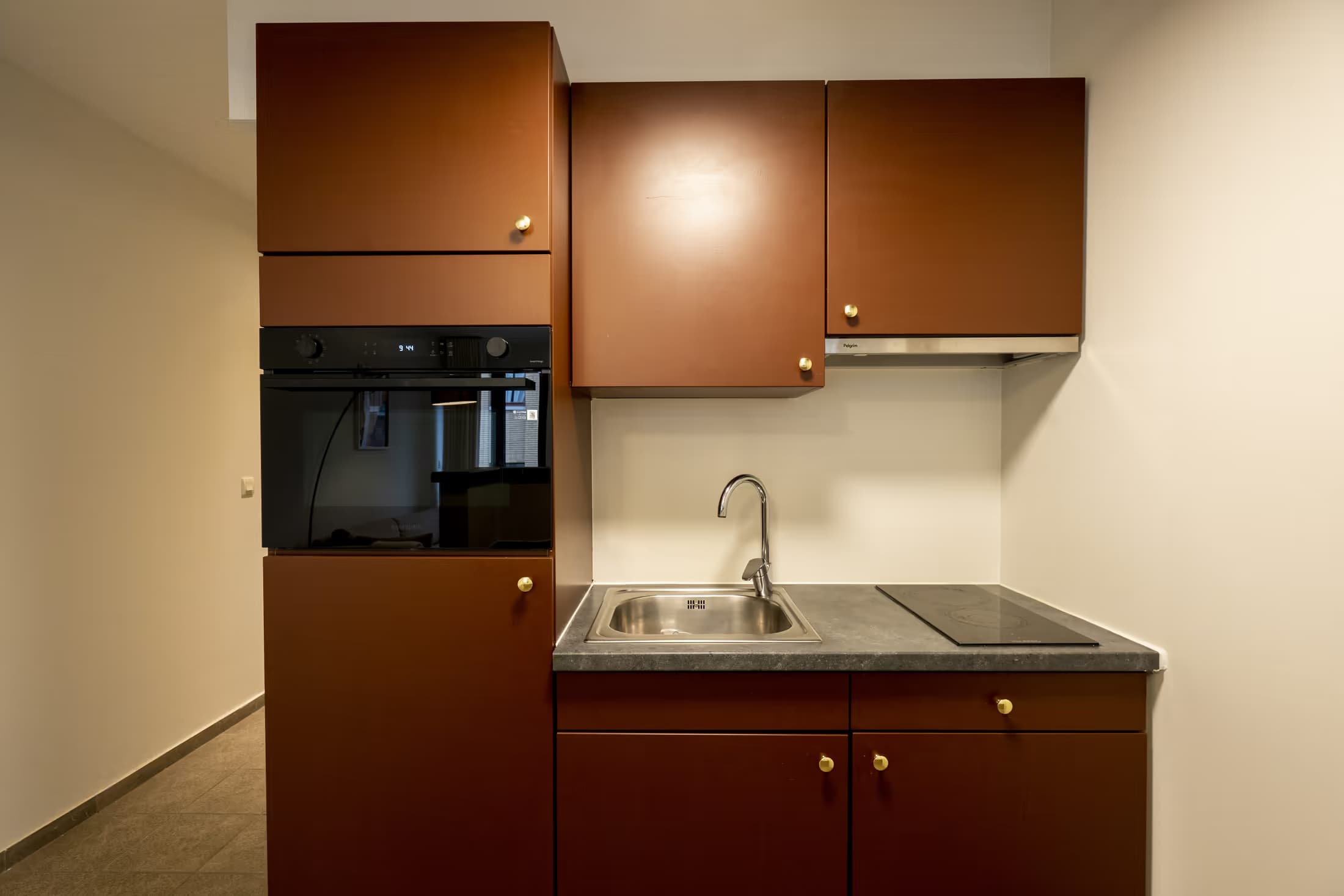 7. Studio, street-side thumbnail 12