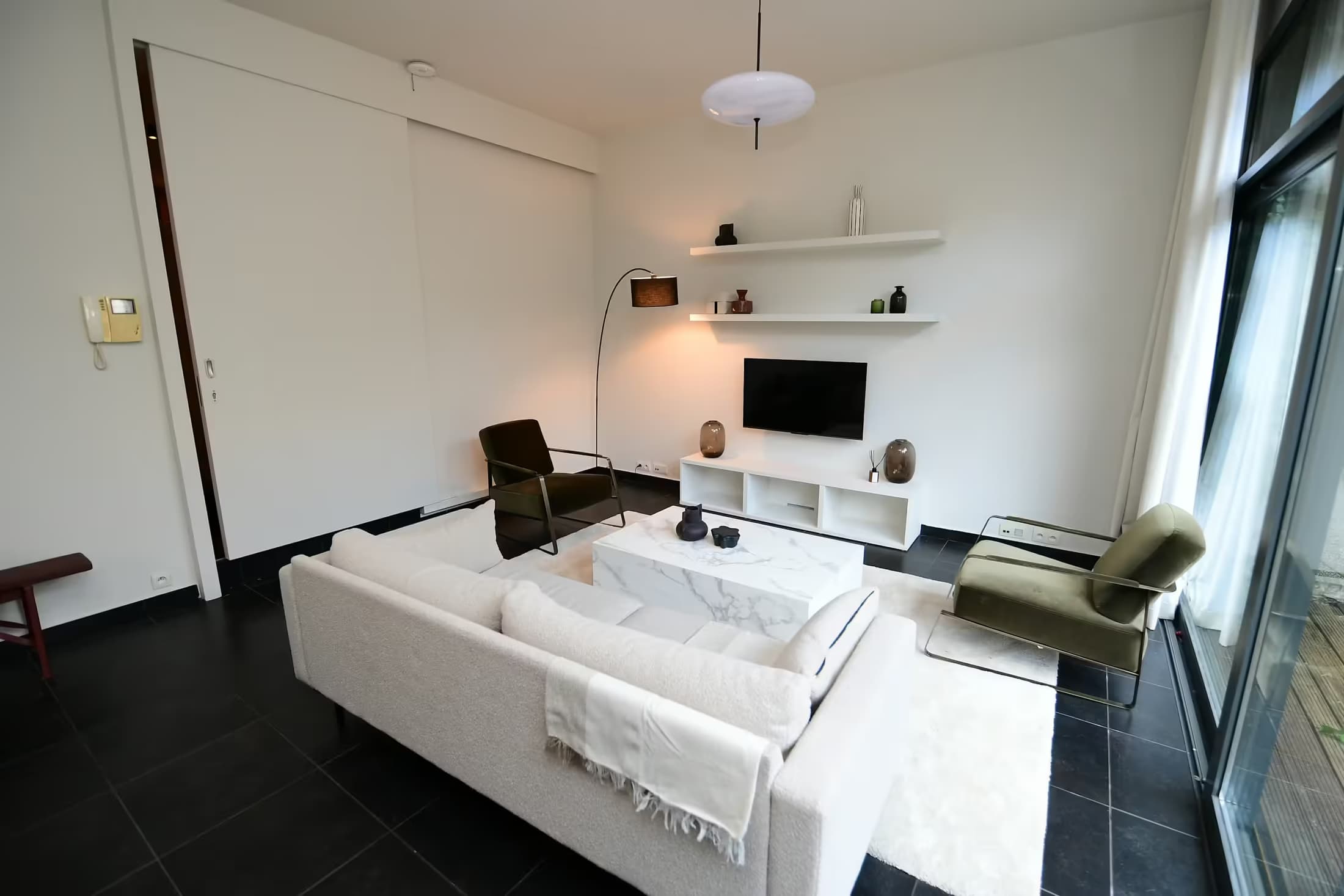 8. Rooftop Apartment. Room 1 photo 1