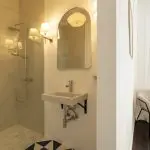 Coliving Luxury in Antwerp: Modern bathroom retreat with sleek design and communal comfort